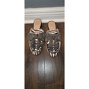 Womens shoes size 9 1/2 medium they have not been worn.